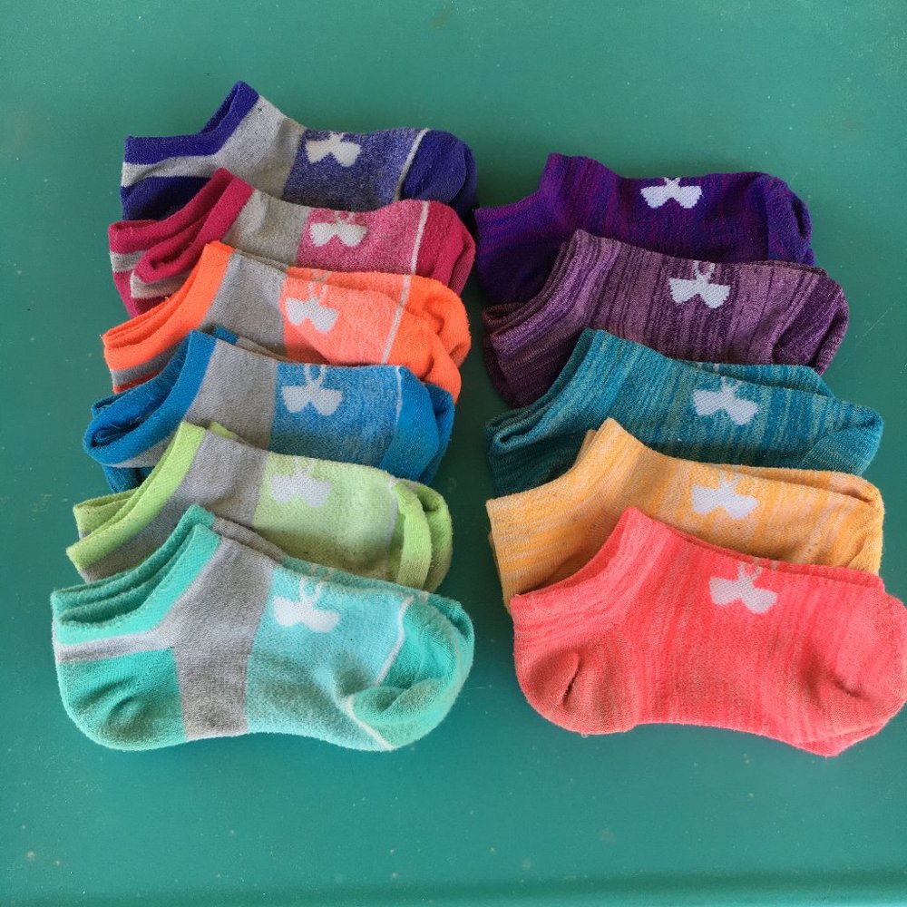 Lot of 11 Under Armour girls youth socks